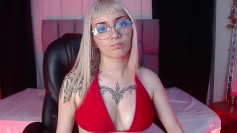 Snapshot of lessboobs_gh chatting on March 1, 2025, 5:49 pm Less online show from March 1, 2025, 5:49 pm