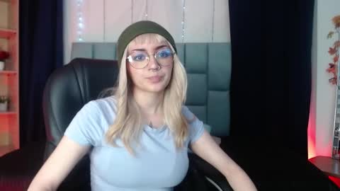 Snapshot of lessboobs_gh chatting on March 9, 2025, 11:25 am Less online show from March 9, 2025, 11:25 am