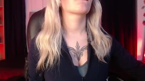 Snapshot of lessboobs_gh chatting on March 12, 2025, 6:00 pm Less online show from March 12, 2025, 6:00 pm