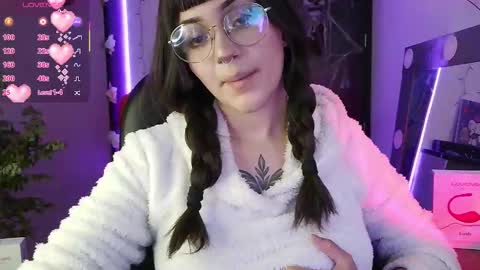 Snapshot of lessboobs_gh chatting on October 21, 2025, 5:46 pm Less online show from October 21, 2025, 5:46 pm