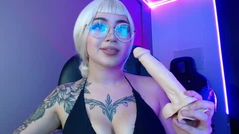 Snapshot of lessboobs_gh chatting on April 24, 2026, 10:23 pm Less online show from April 24, 2026, 10:23 pm