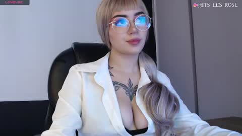 Snapshot of lessboobs_gh chatting on June 11, 2026, 2:11 am Less online show from June 11, 2026, 2:11 am