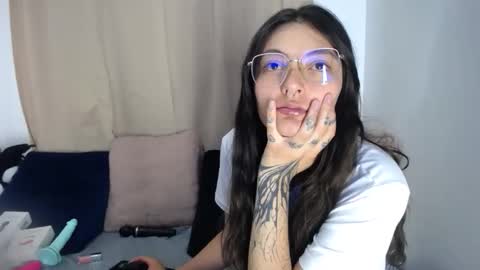 lessliee online show from April 13, 2026, 9:04 am