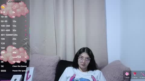 Snapshot of lessliee chatting on July 4, 2026, 7:25 am lessliee online show from July 4, 2026, 7:25 am