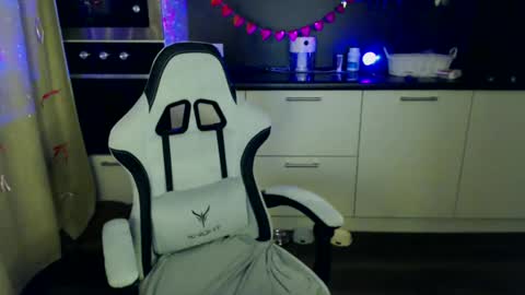 Alison online show from February 26, 2025, 1:21 am