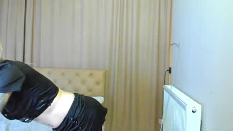 Snapshot of lesyaliss chatting on April 29, 2026, 6:14 pm lesyaliss online show from April 29, 2026, 6:14 pm