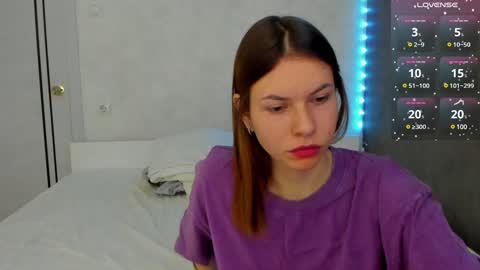 Snapshot of let_me_seee chatting on December 4, 2024, 12:36 pm Fiona online show from December 4, 2024, 12:36 pm