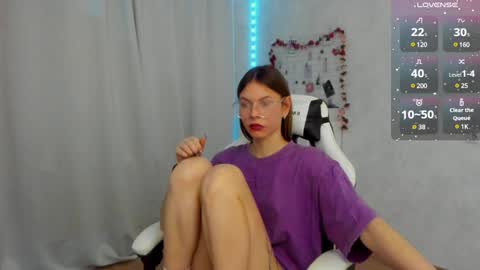 Snapshot of let_me_seee chatting on December 4, 2024, 3:54 pm Fiona online show from December 4, 2024, 3:54 pm