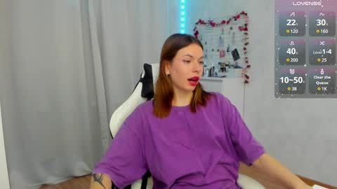 Snapshot of let_me_seee chatting on December 4, 2024, 7:01 pm Fiona online show from December 4, 2024, 7:01 pm