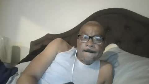 Snapshot of letmegetsum2 chatting on May 27, 2026, 9:06 am letmegetsum2 online show from May 27, 2026, 9:06 am