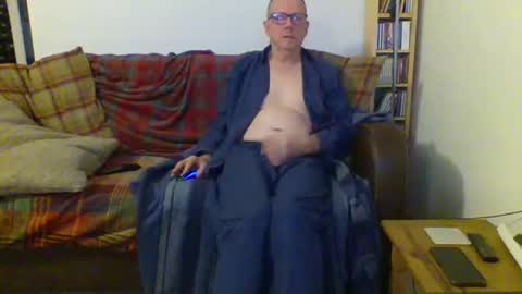 Snapshot of letmestrip chatting on December 13, 2024, 12:09 am paul online show from December 13, 2024, 12:09 am