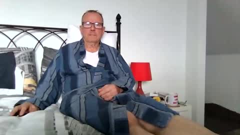 Snapshot of letmestrip chatting on September 12, 2025, 7:52 am paul online show from September 12, 2025, 7:52 am