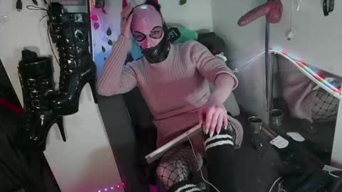 Julian Mask online show from October 11, 2025, 6:17 pm