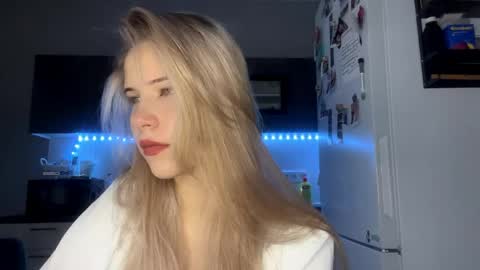 Kate online show from April 25, 2026, 2:25 pm