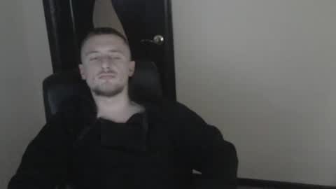 Snapshot of lev1ngston chatting on December 25, 2024, 11:00 am lev1ngston online show from December 25, 2024, 11:00 am