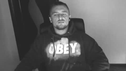 Snapshot of lev1ngston chatting on October 10, 2025, 11:48 pm lev1ngston online show from October 10, 2025, 11:48 pm