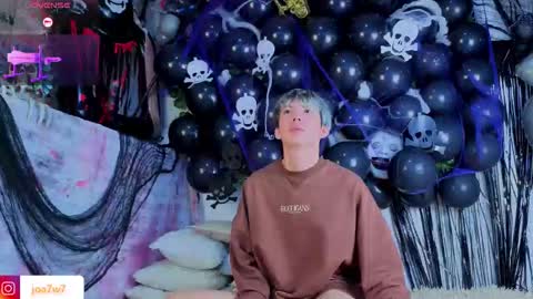 Levi  online show from October 17, 2025, 2:52 pm