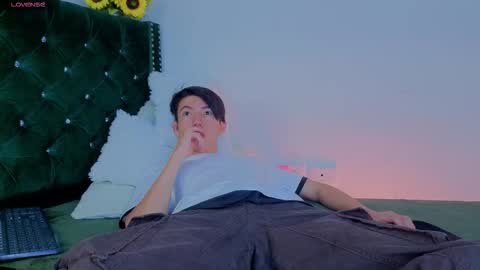 Levi  online show from March 16, 2026, 2:32 pm