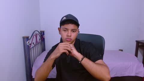 Snapshot of levii_7 chatting on October 1, 2025, 11:33 pm 0600AM-1200PM - online show from October 1, 2025, 11:33 pm