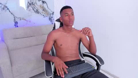 Lexi  Derek online show from September 25, 2025, 4:32 pm