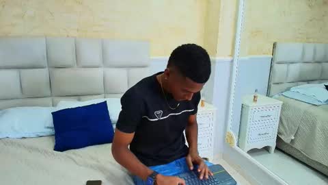 Lexi  Derek online show from September 26, 2025, 4:44 pm