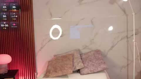 Lexie  online show from December 19, 2025, 11:50 am