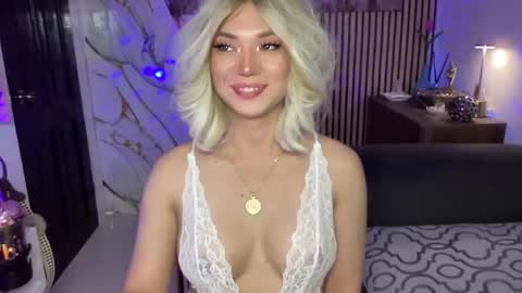 lexiesmith_ online show from December 5, 2025, 1:14 am