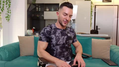 Snapshot of lexin25 chatting on December 30, 2024, 3:57 pm Askme online show from December 30, 2024, 3:57 pm