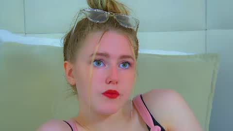 Lexi online show from June 25, 2026, 10:09 am