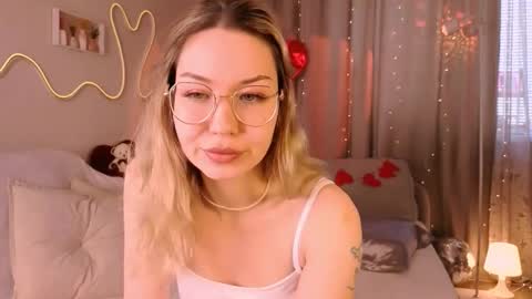 Lily online show from March 4, 2026, 4:40 am