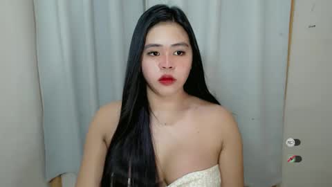 Snapshot of lhara_cumming chatting on December 15, 2024, 2:52 am LHARA online show from December 15, 2024, 2:52 am