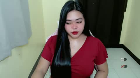 Snapshot of lhara_cumming chatting on February 14, 2025, 8:05 pm LHARA online show from February 14, 2025, 8:05 pm