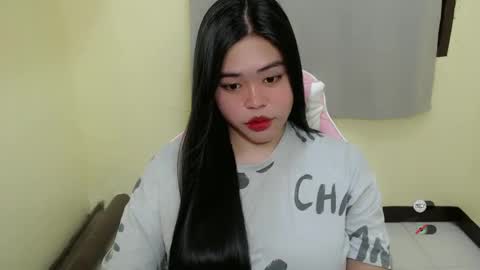Snapshot of lhara_cumming chatting on February 28, 2025, 11:23 pm LHARA online show from February 28, 2025, 11:23 pm