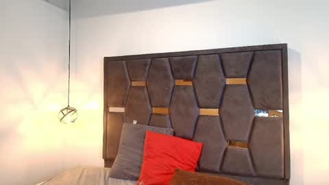  LIA  online show from April 8, 2026, 11:48 pm