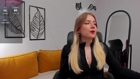 Snapshot of lia_candy_ chatting on May 5, 2026, 2:08 am Lia online show from May 5, 2026, 2:08 am