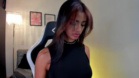 Snapshot of lia_girl2 chatting on October 3, 2025, 3:25 am Lia online show from October 3, 2025, 3:25 am