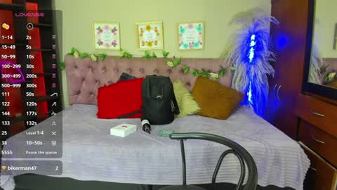 Snapshot of lia_keen chatting on December 9, 2024, 8:12 pm lia online show from December 9, 2024, 8:12 pm