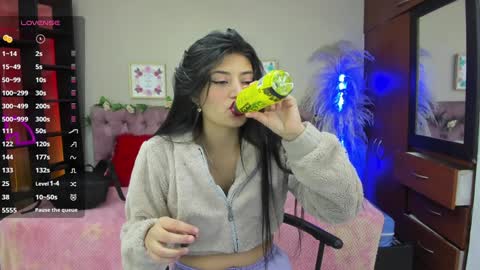 Snapshot of lia_keen chatting on December 16, 2024, 8:05 pm lia online show from December 16, 2024, 8:05 pm