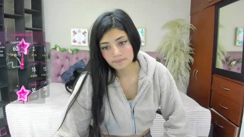 Snapshot of lia_keen chatting on December 17, 2024, 8:10 pm lia online show from December 17, 2024, 8:10 pm