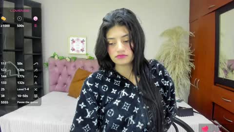 Snapshot of lia_keen chatting on December 28, 2024, 8:15 pm lia online show from December 28, 2024, 8:15 pm
