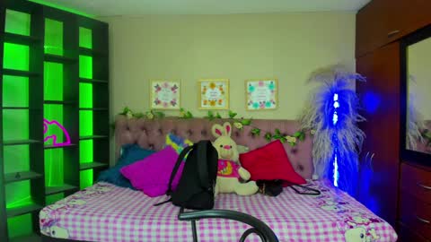 Snapshot of lia_keen chatting on January 17, 2025, 7:27 pm lia online show from January 17, 2025, 7:27 pm