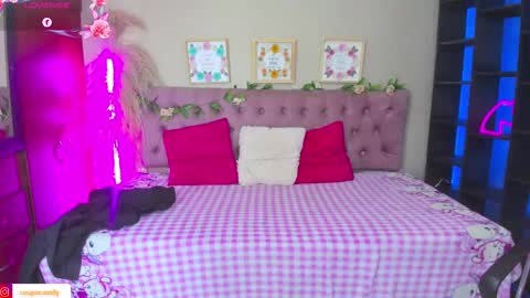 Snapshot of lia_keen chatting on September 26, 2025, 8:02 pm lia online show from September 26, 2025, 8:02 pm