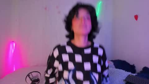 lia_leandro888 online show from February 14, 2026, 9:33 pm