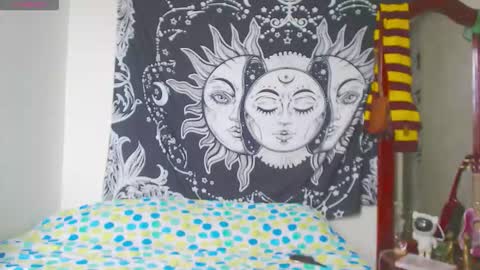 Lia Monroe online show from November 10, 2025, 3:44 pm