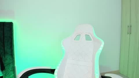 Snapshot of lia_queen610 chatting on February 1, 2025, 1:34 am Little Queen Lia  online show from February 1, 2025, 1:34 am