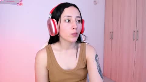 Snapshot of lia_queen610 chatting on February 4, 2025, 1:13 am Little Queen Lia  online show from February 4, 2025, 1:13 am