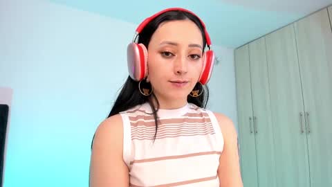Snapshot of lia_queen610 chatting on February 16, 2025, 7:38 pm Little Queen Lia  online show from February 16, 2025, 7:38 pm