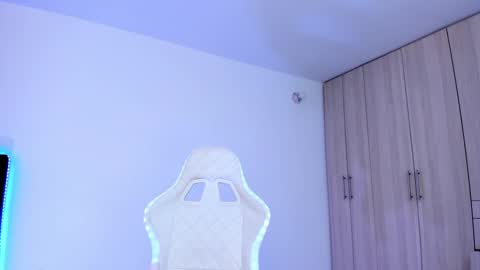 Snapshot of lia_queen610 chatting on March 7, 2025, 3:19 am Little Queen Lia  online show from March 7, 2025, 3:19 am