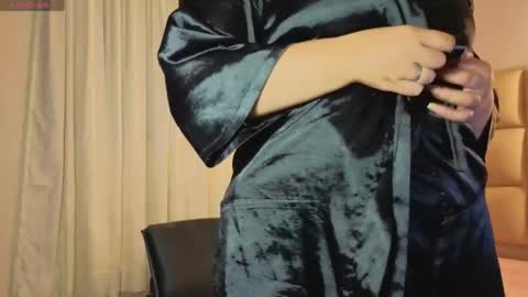 Lia online show from April 18, 2026, 7:29 pm