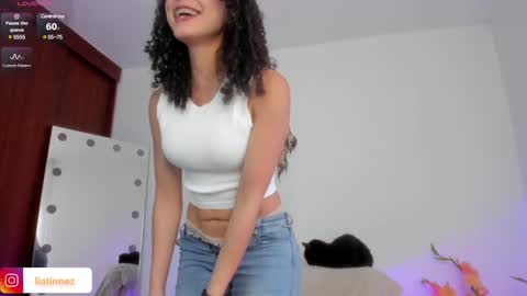 Snapshot of lia_tinez chatting on February 23, 2025, 9:37 pm Lia online show from February 23, 2025, 9:37 pm